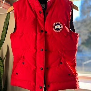 Canada Goose Women Freestyle Vest Red vest xs classic stylish Canada goose coat